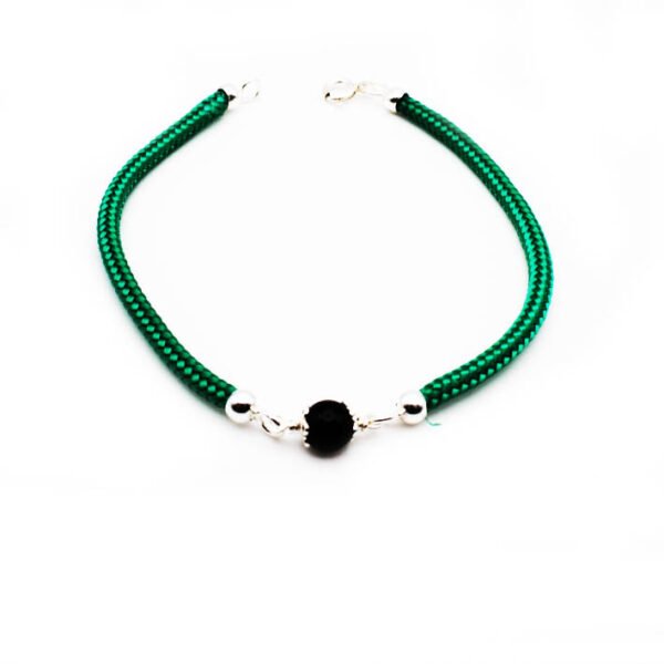 bracciale in cordoncino verde e coccu centrale