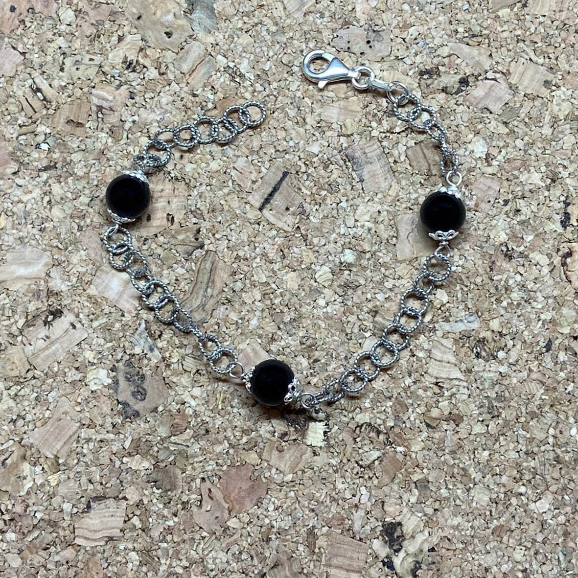 bracciale sardo con tre coccu in onice